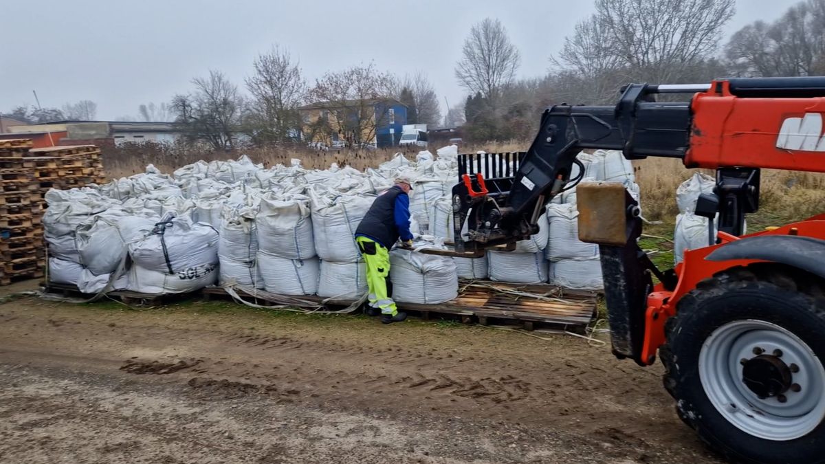 V Brně začal odvoz nelegálně přivezeného odpadu do Německa